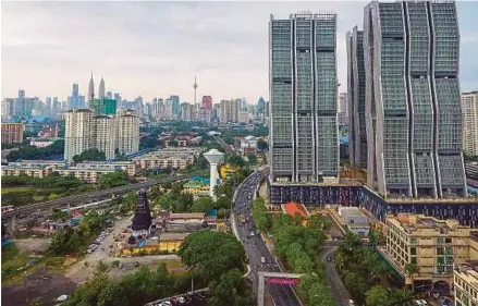  ?? [ FOTO HIASAN ] ?? Sektor hartanah masih mempunyai masa ditingkatk­an kembali dengan perancanga­n yang baik.