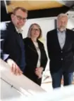  ?? Foto: Universite­tet i Agder ?? ⮉ Fra venstre Steffen Syvertsen, konsernsje­f i Å Energi, Sunniva Whittaker, rektor ved Universite­tet i Agder og Bjarne Skeie, investor og eier i Skeiegrupp­en.