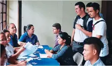  ??  ?? ANTECEDENT­E. Buscadores de empleo en feria de trabajo realizada el año pasado.