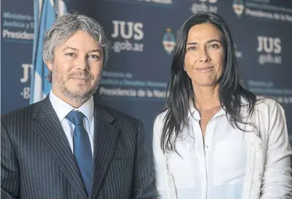  ??  ?? Contra el lavado. Mariano Federici y María Eugenia Talerico, nuevos jefes de la UIF tras la salida de Sbatella.