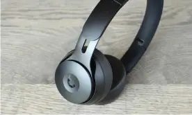  ??  ?? Apple’s latest Beats Bluetooth headphones are comfortabe on-ear headphones with noise cancelling. Photograph: Samuel Gibbs/The Guardian