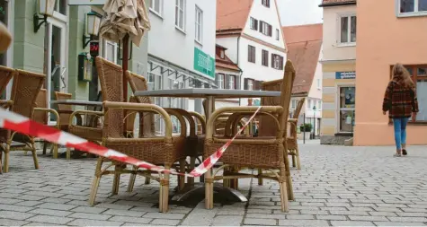 ?? Foto: Verena Mörzl ?? Die Stadt will Nördlinger Gastronome­n mit zwei verschiede­nen Maßnahmen im Außenbetri­eb entgegenko­mmen.