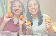  ??  ?? Christine and her flatmate celebrated the first day of CNY by ordering a dinner take-out with some mandarin oranges.