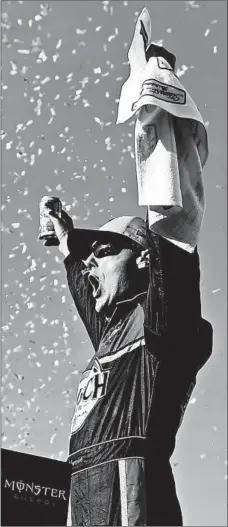  ?? JARED C. TILTON/GETTY ?? Kevin Harvick celebrates his first victory since Texas in November.