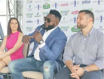  ?? CARLOS SÁNCHEZ ?? Nelva Peláez, David Ortiz y Eduardo Najri en la rueda de prensa de ayer.