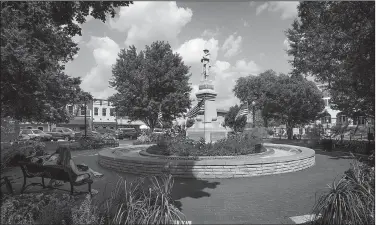  ?? NWA Democrat-Gazette/BEN GOFF • @NWABENGOFF ?? A Confederat­e monument stands Sunday on the Bentonvill­e square. A public forum about the statue will be held Saturday at Northwest Arkansas Community College.