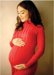 ?? DIMAS PRAWIRA FOR JAWA POS ?? KENANGAN: Ika Putri saat maternity photo beberapa waktu lalu.