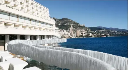  ?? (Images Cobe Design) ?? Un chemin piéton au-dessus de la mer pour éviter de marcher sous le tunnel Louis-II : c’est la volonté de l’associatio­n qui a développé ce projet innovant et esthétique.