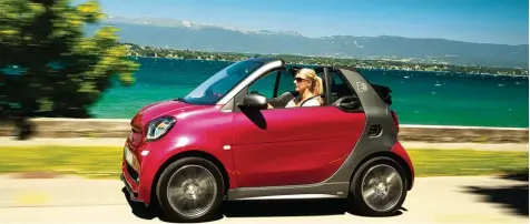  ?? Foto: Daimler AG ?? Hat da jemand „Frauenauto“gesagt? Das süße Smart Cabrio saust jetzt auch elektrisch.