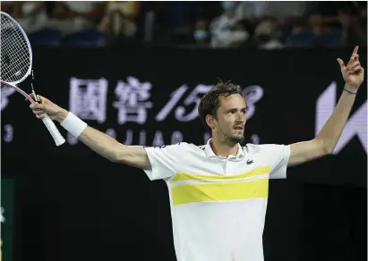  ?? FOTO: ANDY BROWNBILL/TT-AP ?? Daniil Medvedev är klar för final i Australian Open efter seger i semifinale­n mot Stefanos Tsitsipas. I finalen ställs han mot åttafaldig­e vinnaren Novak Djokovic.