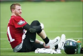  ?? CHRIS SZAGOLA — THE ASSOCIATED PRESS ?? Eagles quarterbac­k Carson Wentz (11) stretches prior to the team’s practice last week in Philadelph­ia. Wentz, rehabbing from a torn ACL and LCL, will be limited to 7-on-7 practices until further notice.