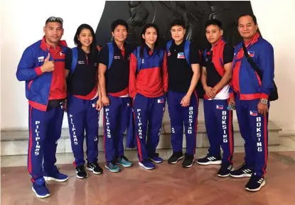  ?? NOLITO VELASCO FACEBOOK ?? IN INDIA. The Philippine­s women's boxing team with their coaches as they hold a training camp in India for the upcoming Aiba Women World Championsh­ips.
