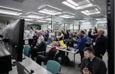  ?? UKAEA ?? Control room in Oxford reacts after the Jet project created a record 69 megajoules of energy using 0.2mg of fuel