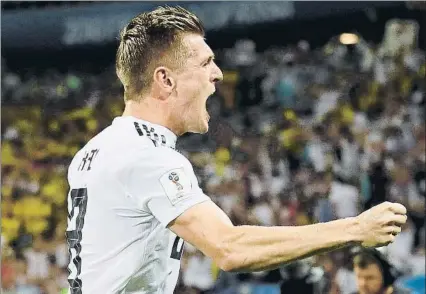  ?? FOTO: EFE ?? El centrocamp­ista del Real Madrid clavó una falta a la escuadra que devolvió la esperanza a Alemania