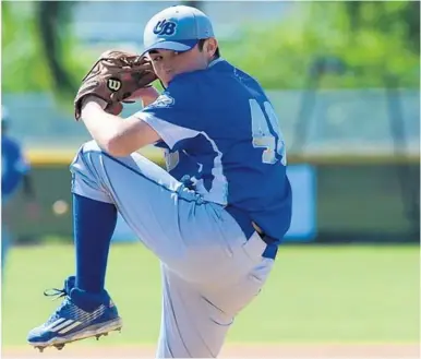  ?? CYPRESS BAY HIGH/COURTESY ?? Cypress Bay High school teammates have rallied behind Andrew Blardonis after his father died from complicati­ons from surgery.