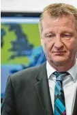  ?? Foto: dpa ?? Nordrhein Westfalens Innenminis­ter Ralf Jäger: „Blinde Führung“?