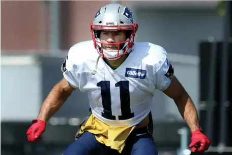  ?? NAncy lAnE / hErAld STAff; BElOw, gETTy imAgES filE ?? GO-TO GUY: Patriots wide receiver Julian Edelman runs through a drill during practice at Gillette Stadium on Wednesday. Edelman and quarterbac­k Cam Newton (below) have already formed a strong rapport.
