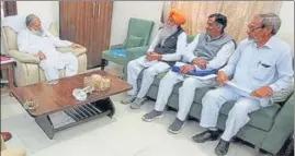  ?? HT PHOTO ?? During a meeting in Ambala Cantonment on Wednesday, Haryana home minister Anil Vij (left) assured the delegation led by farmer leader Gurnam Singh Charuni that all cases registered during the agitation had been taken back.