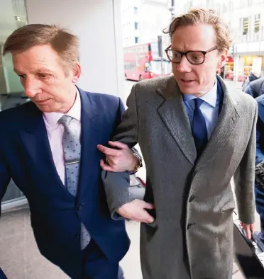  ??  ?? Het kantoor van Cambridge Analytica in Londen (boven). Alexander Nix (rechts), afgelopen dinsdag.