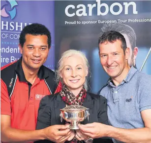  ??  ?? Prize guys Perthshire Chamber of Commerce’s Vicki Unite presents orange ball winners, Andy Ritchie, right, and Winston Flynn with their award