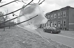  ?? AMY DAVIS/BALTIMORE SUN/TNS ?? In Baltimore, a ban on single-use plastic bags at supermarke­ts, restaurant­s and all other retail stores has been delayed from January to July 14. Proponents of bans cite the reduction in litter.