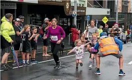 ?? PHOTOS: ANDY MACDONALD/ STUFF ?? The 1.6km route was suitable for entrants of all ages.