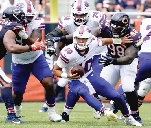  ?? DAVID BANKS/AP ?? Bilal Nichols (right, pressuring former teammate Mitch Trubisky) filled in at nose tackle in Eddie Goldman’s absence last year and may have to do it again in Week 1.