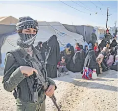  ?? AFP ?? A guard watches over detainees at Al-Hol camp in Syria.