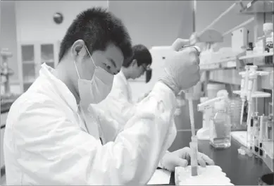  ?? GUAN XIN /CHINA DAILY ?? Employees work at a laboratory in YZY Biopharma Co Ltd in Wuhan, Hubei province. Wuhan offers high-quality human resources and a strong R&D capacity for companies.