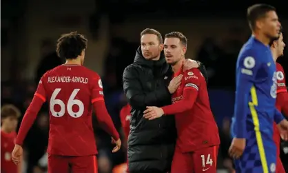  ?? Photograph: Tom Jenkins/The Guardian ?? Pepijn Lijnders embraces Liverpool’s captain, Jordan Henderson, after Sunday’s game at Chelsea, which he took charge of.