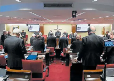  ?? Foto: EP ?? Varios obispos reunidos en la sede de la Conferenci­a Episcopal Española.