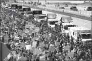  ?? JIM YOUNG / AGENCE FRANCE-PRESSE ?? Protesters shut down the Dan Ryan Expressway during an anti-violence protest calling for gun law reform on Saturday in Chicago.