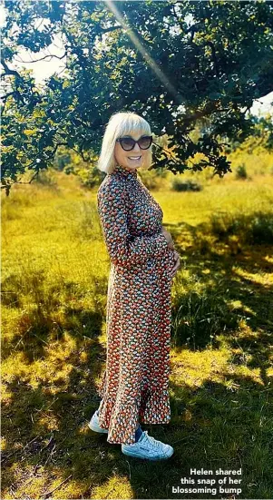  ??  ?? Helen shared this snap of her blossoming bump