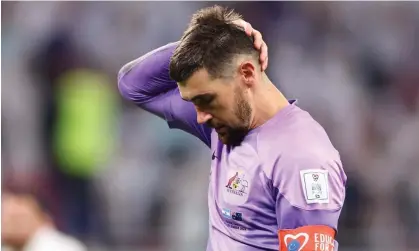  ?? Photograph: Robbie Jay Barratt/AMA/Getty Images ?? Dejected Socceroos captain Mat Ryan has vowed not to let his costly goalkeepin­g mistake define him after the 2-1 defeat by Argentina in their Round of 16 match.