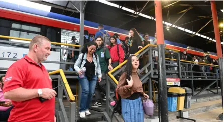  ?? ALBERT MARÍN ?? Según el Incofer, 15.000 personas utilizan actualment­e el servicio del tren cada día.