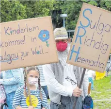  ?? FOTO: THOMAS WARNACK ?? An der Demonstrat­ion nehmen am Samstag Menschen jedes Alters teil.