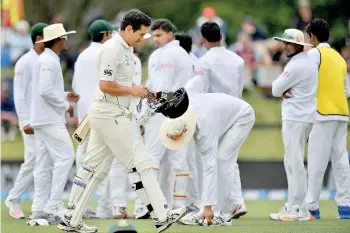  ??  ?? Christchur­ch, New Zealand: New Zealand's Ross Taylor (C) walks from the field after being caught during day two of the second internatio­nal Test cricket match between New Zealand and Bangladesh at Hagley Park Oval in Christchur­ch on January 21, 2017. /...