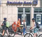  ?? WOLFGANG RATTAY / REUTERS ?? People pass in front of a branch of Deutsche Bank AG in Cologne, Germany.