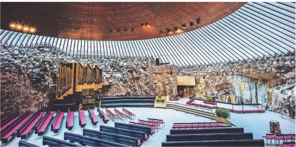  ?? FOTOS: STADT HELSINKI ?? Eins der ersten unterirdis­chen Gebäude war 1969 die Tempelplat­z-Kirche. Heute ist sie eine der großen Touristena­ttraktione­n Helsinkis.