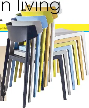  ??  ?? Actiu stackable wing chairs