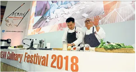  ??  ?? Korean celebrity chef Lee Won-il (left) and Chef Datuk Ismail Ahmad during a live cooking show at the opening of the Asean Culinary Festival in Seoul on Nov 28.