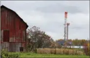  ?? ALEX BRANDON — THE ASSOCIATED PRESS FILE ?? A drilling rig is set up to tap gas from the Marcellus Shale gas field, near a barn in the Susquehann­a County township of Springvill­e, Pa. Three counties, Washington, Greene and Susquehann­a, account for more than 60 percent of the wells drilled so far...