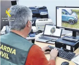  ?? LCB ?? Un agente de la Guardia Civil analiza la conducción del cuadricicl­o.