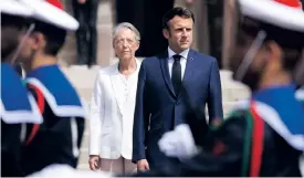  ?? ?? Frankrikes president Emmanuel Macron och premiärmin­ister Élisabeth Borne i lördags.
BILD: GONZALO FUENTES