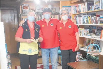  ?? ?? Lions Yvonne Popow, Lloyd Parkes and Barbara Ferguson in The Lions Tale where the books are sold.