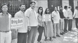  ?? PRASHANT WAYDANDE/HT ?? A human chain protest against Kulbhushan Jadhav's death sentence by Pakistan in Mumbai on Thursday. Protests have been breaking out across India after the verdict.