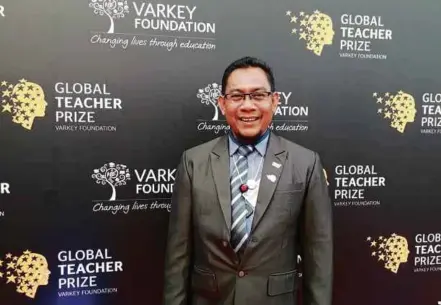  ??  ?? Special educationa­l needs teacher Dr Muhamad Khairul Anuar Hussin from SMK Taman Universiti 2, Johor, is one of the finalists for the Global Teacher Prize.