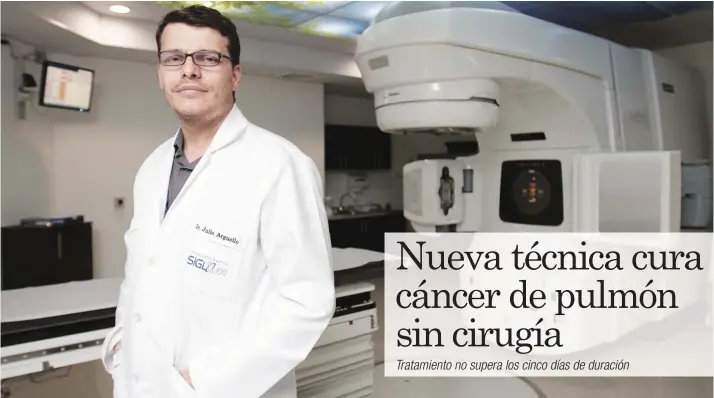  ?? Al tratarse de un procedimie­nto ambulatori­o el paciente puede tener un desarrollo normal de su vida mientras recibe las dosis, aseguró Julio Argüello, oncólogo y radioterap­euta del Centro Médico Radioterap­ia Siglo XXI. Gerson Vargas/La República. ??