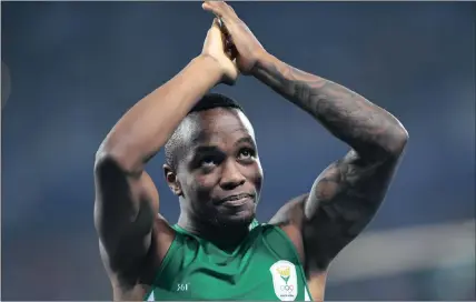  ??  ?? LONG LIVE THE KING! Akani Simbine reclaimed his national 100m title against a star-studded field in Potchefstr­oom last night.