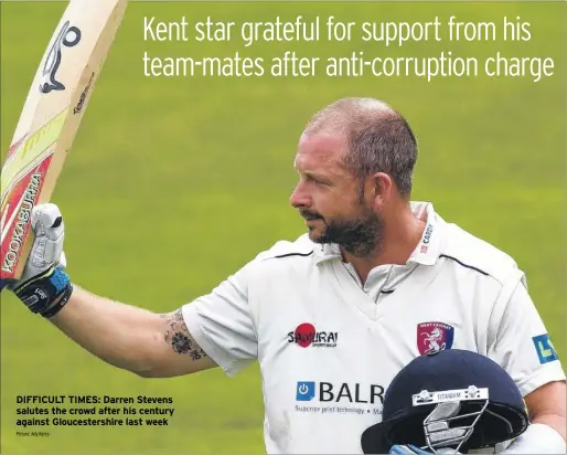  ??  ?? DIFFICULT TIMES: Darren Stevens salutes the crowd after his century against Gloucester­shire last week